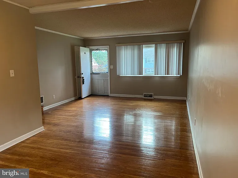 2621 Darby Dr — Photo 3
