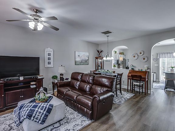 4th image of 52 Logan Ln