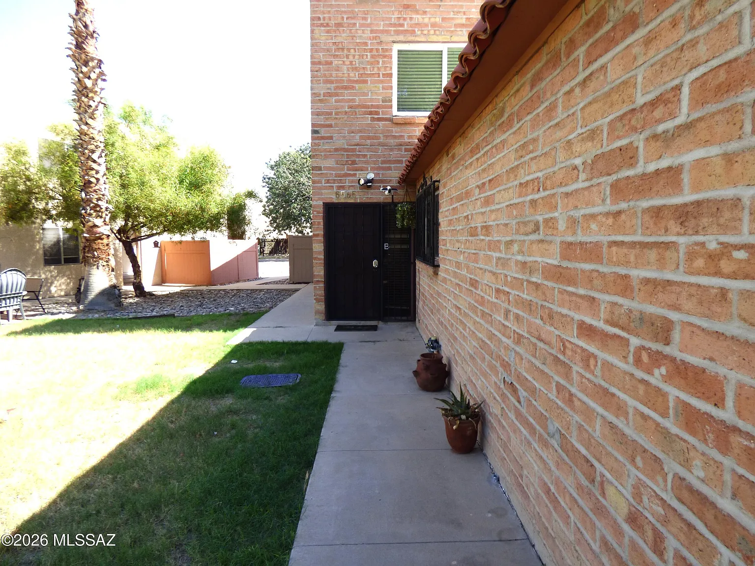 2 bed, 1.5 bath, 934 sqft, $1,350 — Photo 1