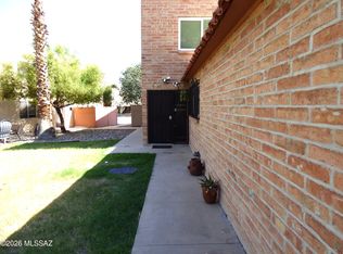 6565 E Calle La Paz Unit B, Tucson, AZ 85715