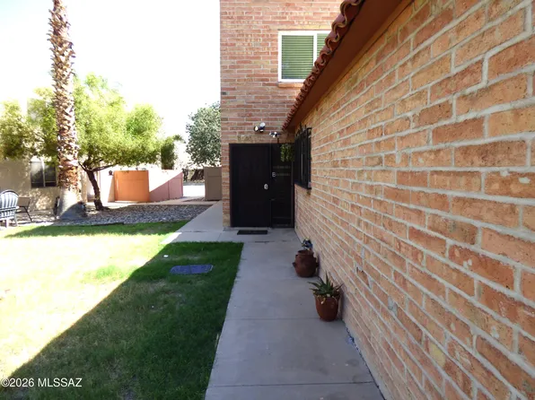 6565 E Calle La Paz Unit B, Tucson, AZ 85715