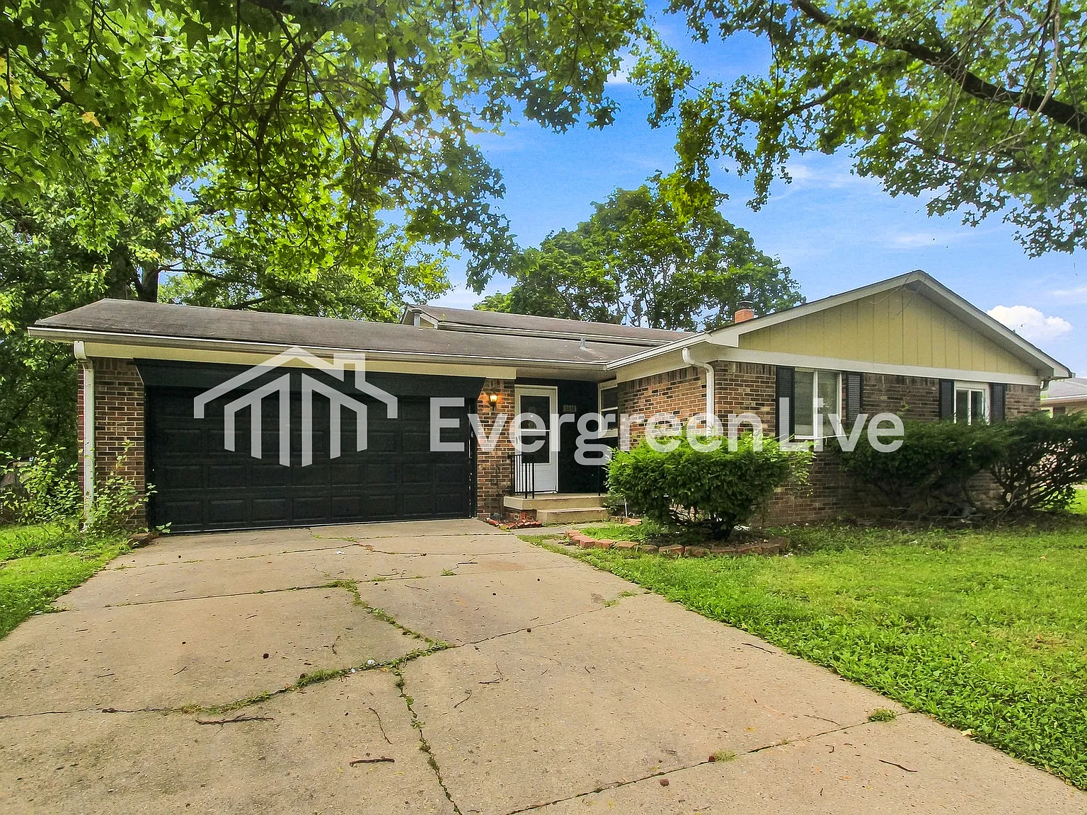 4 bed, 2.0 bath, 2136 sqft, $1,695 — Photo 2