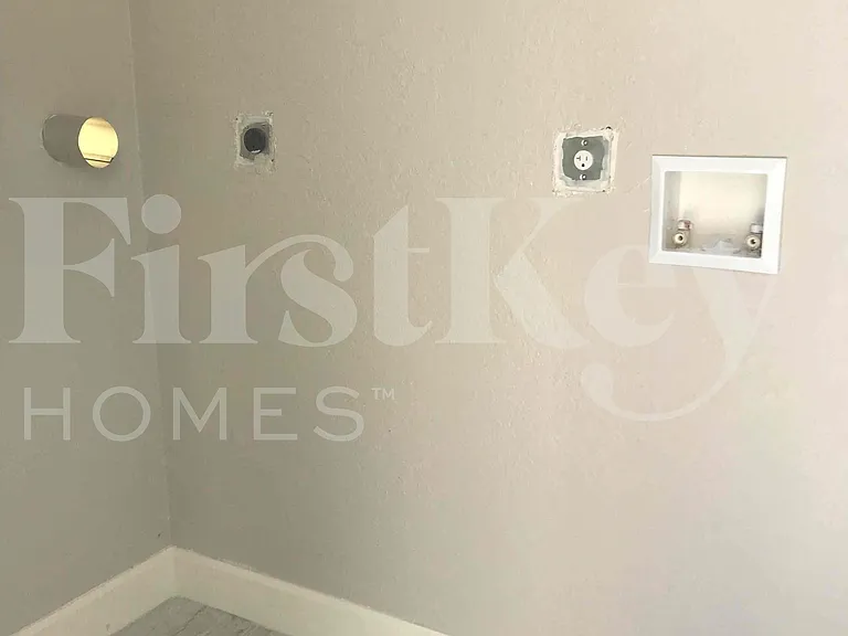 1640 NE 32nd Pl — Photo 16
