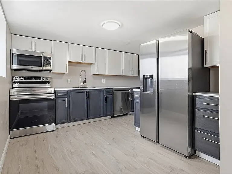 125 Liberty St — Photo 2