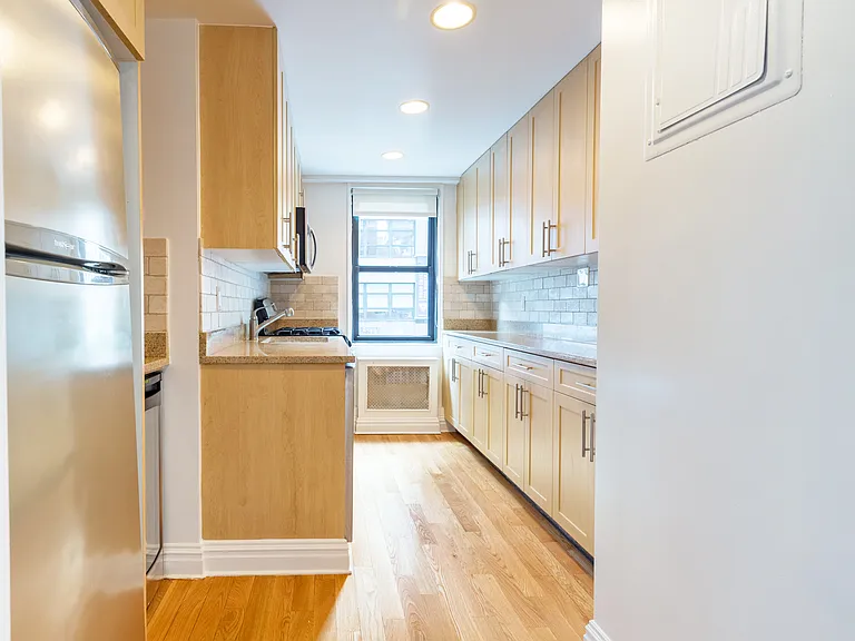 141 E 33rd St #3E — Photo 7