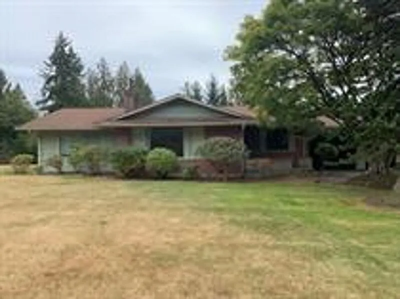 3 bed, 1.5 bath, 1800 sqft, $3,250 — Photo 2