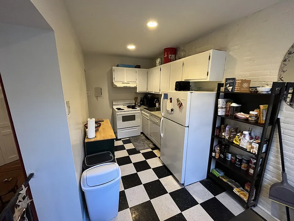 unit 1F one bed for Sept $1895