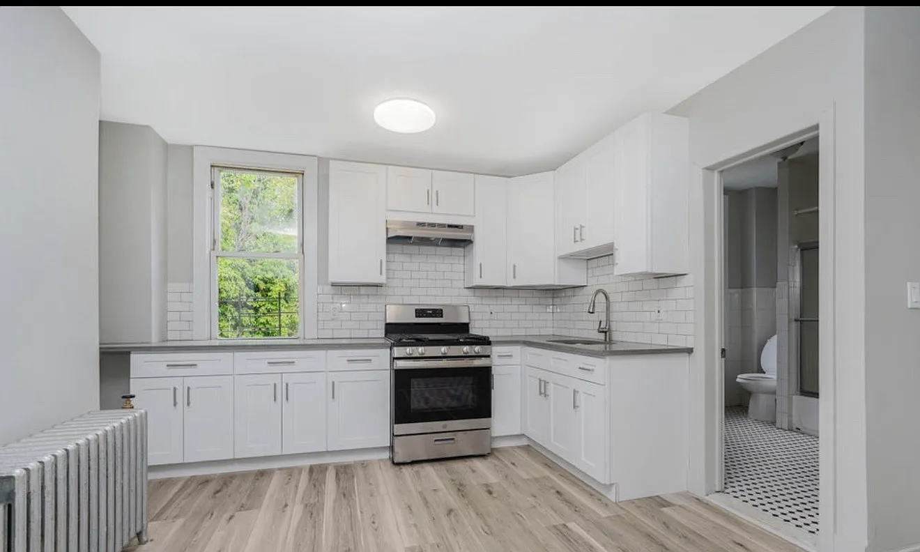 3 bed, $3,577 — Photo 1