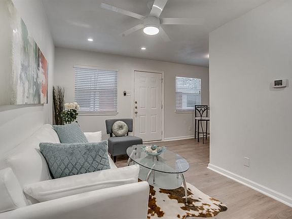 3rd image of 4927 San Jacinto St APT 105