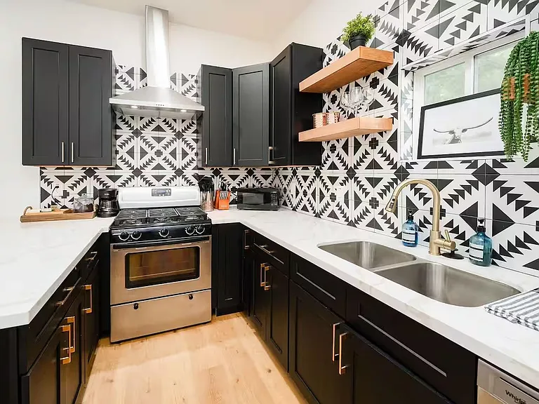 502 Dark St — Photo 8