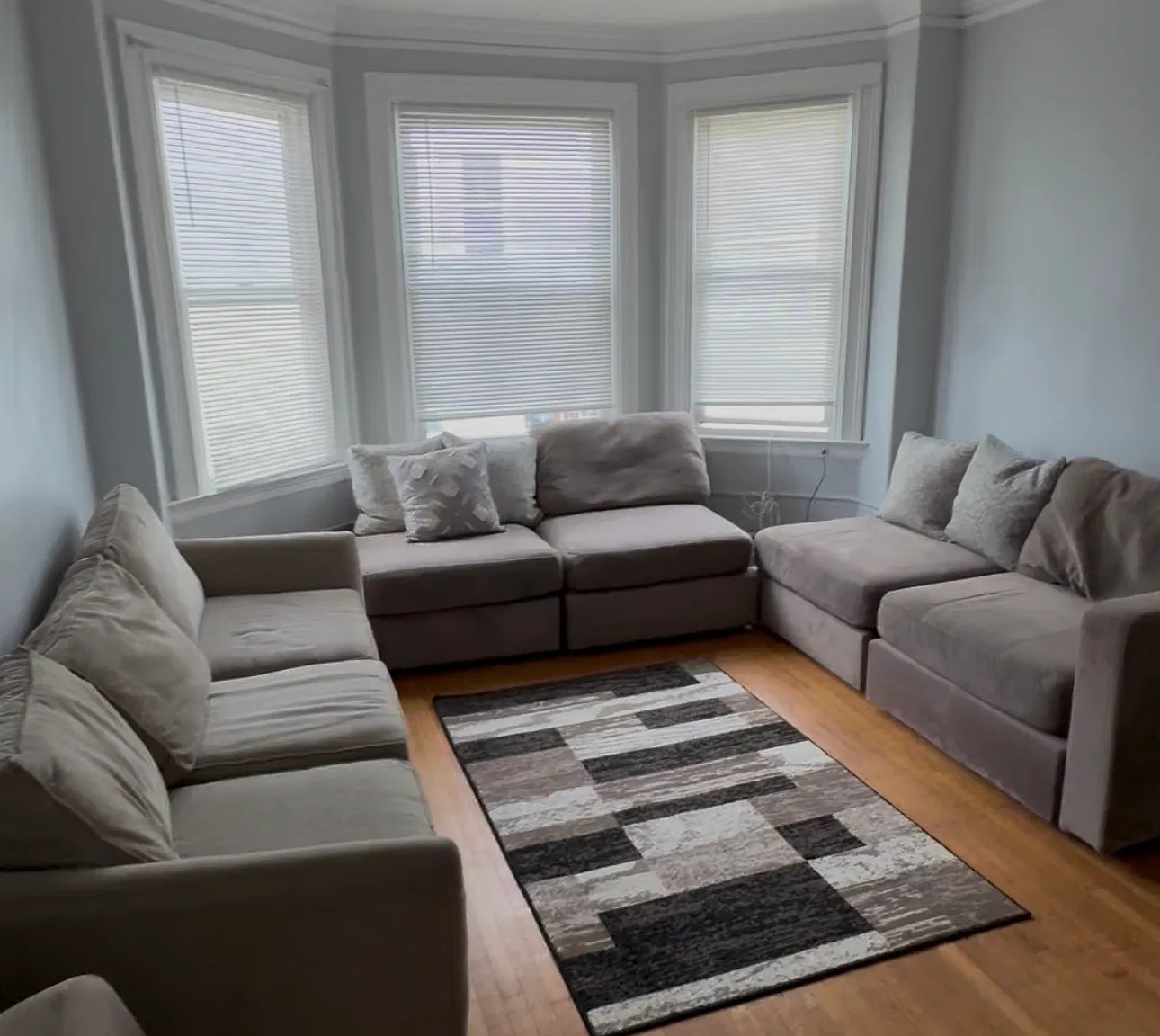 1 bed, 1600 sqft, $1,000 — Photo 1