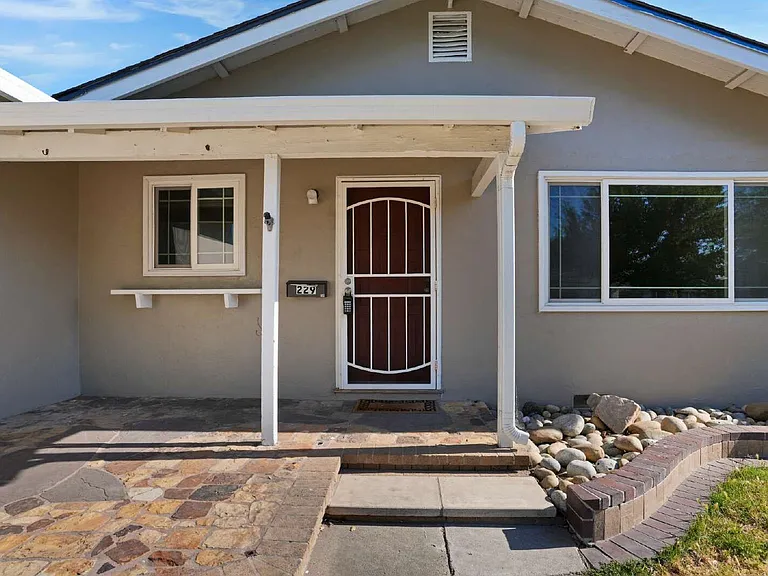 229 Seabiscuit Dr — Photo 3