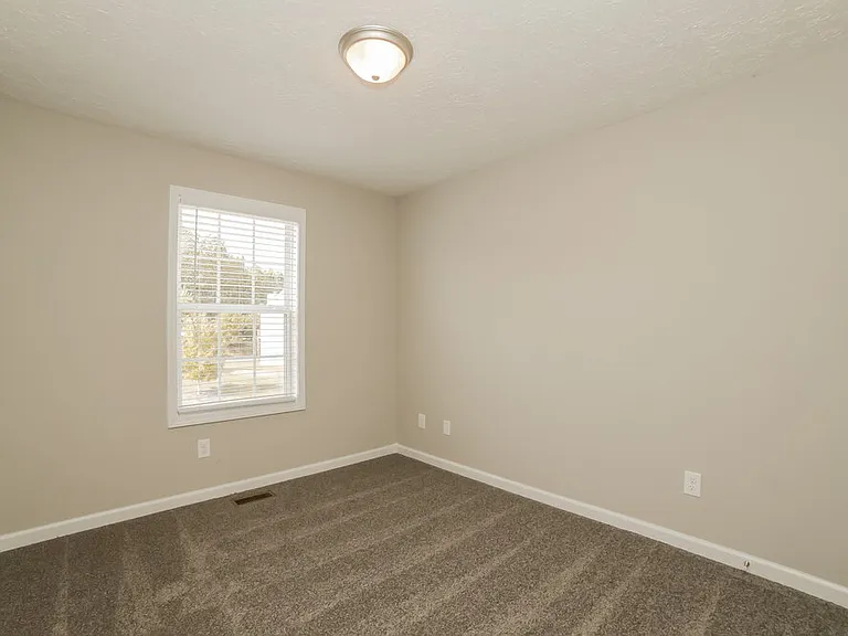 104 Rockefeller Ln — Photo 14