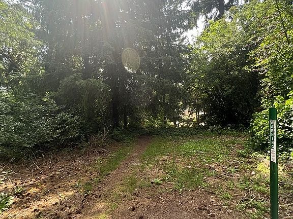 5th image of 261 Lake Louise Drive SW