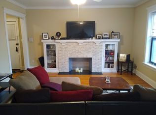1106 Davis St APT 3, Evanston, IL 60201