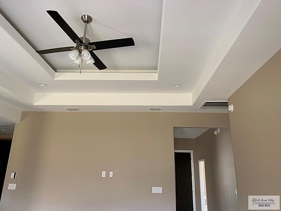 4th image of 7032 Heritage Oak Dr