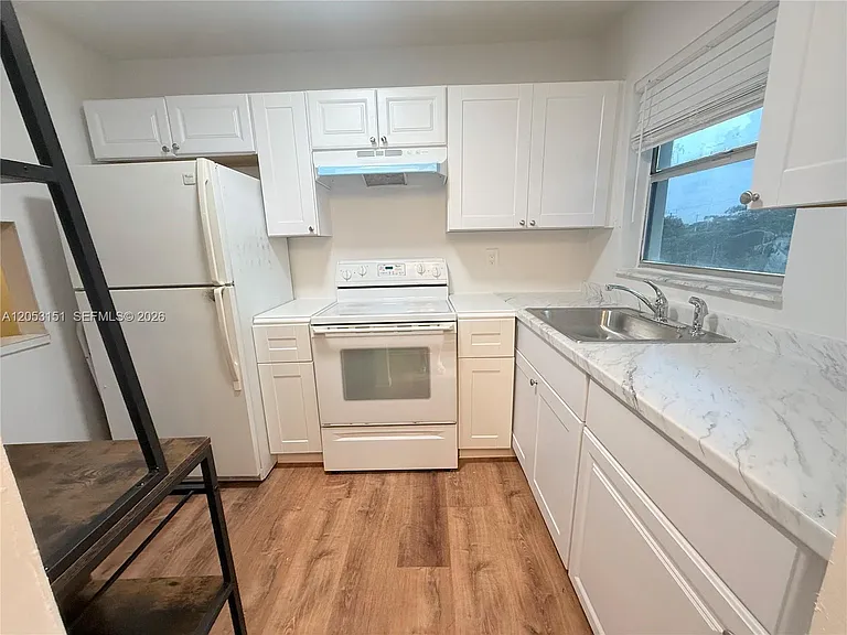 8590 Sunrise Lakes Blvd #309 — Photo 5