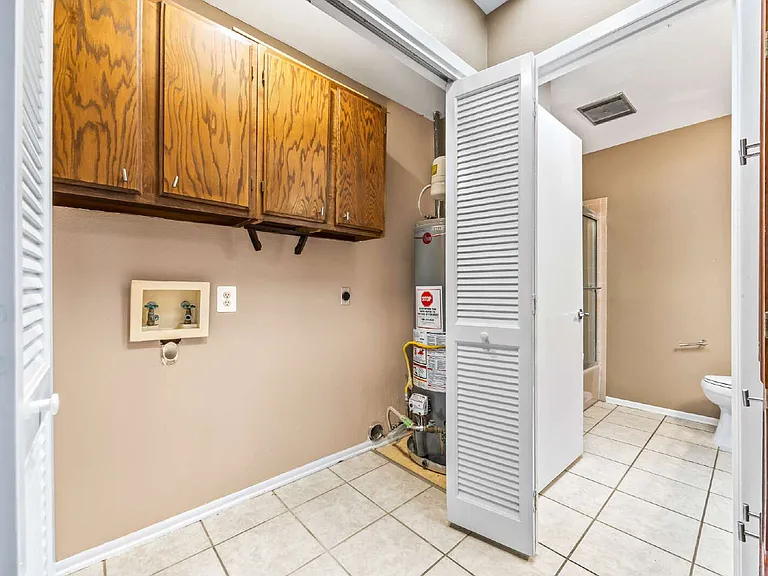 5801 Royal Ridge Dr — Photo 19
