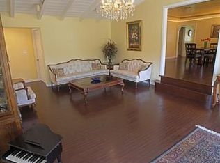 5203 Alhama Dr, Woodland Hills, CA 91364