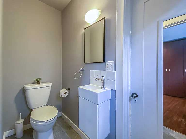 2034 N Commonwealth Ave — Photo 17