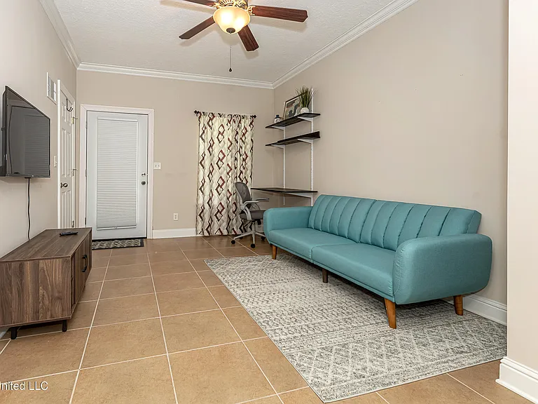 611 Peach St #611 — Photo 7