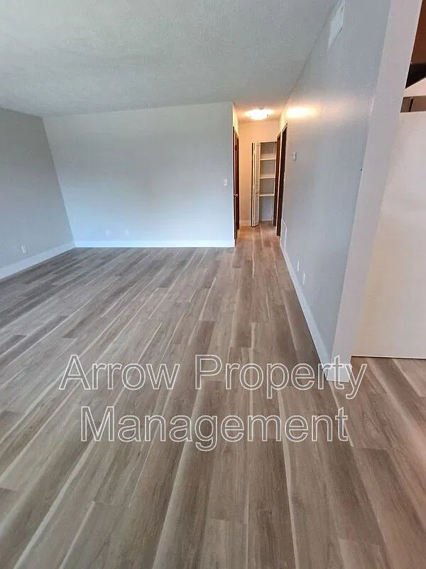 2 bed, 1.0 bath, 972 sqft, $875 — Photo 3