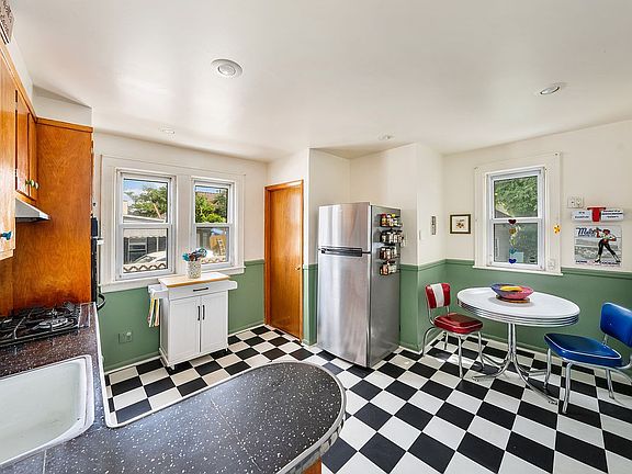 4th image of 287 E 39th St #1