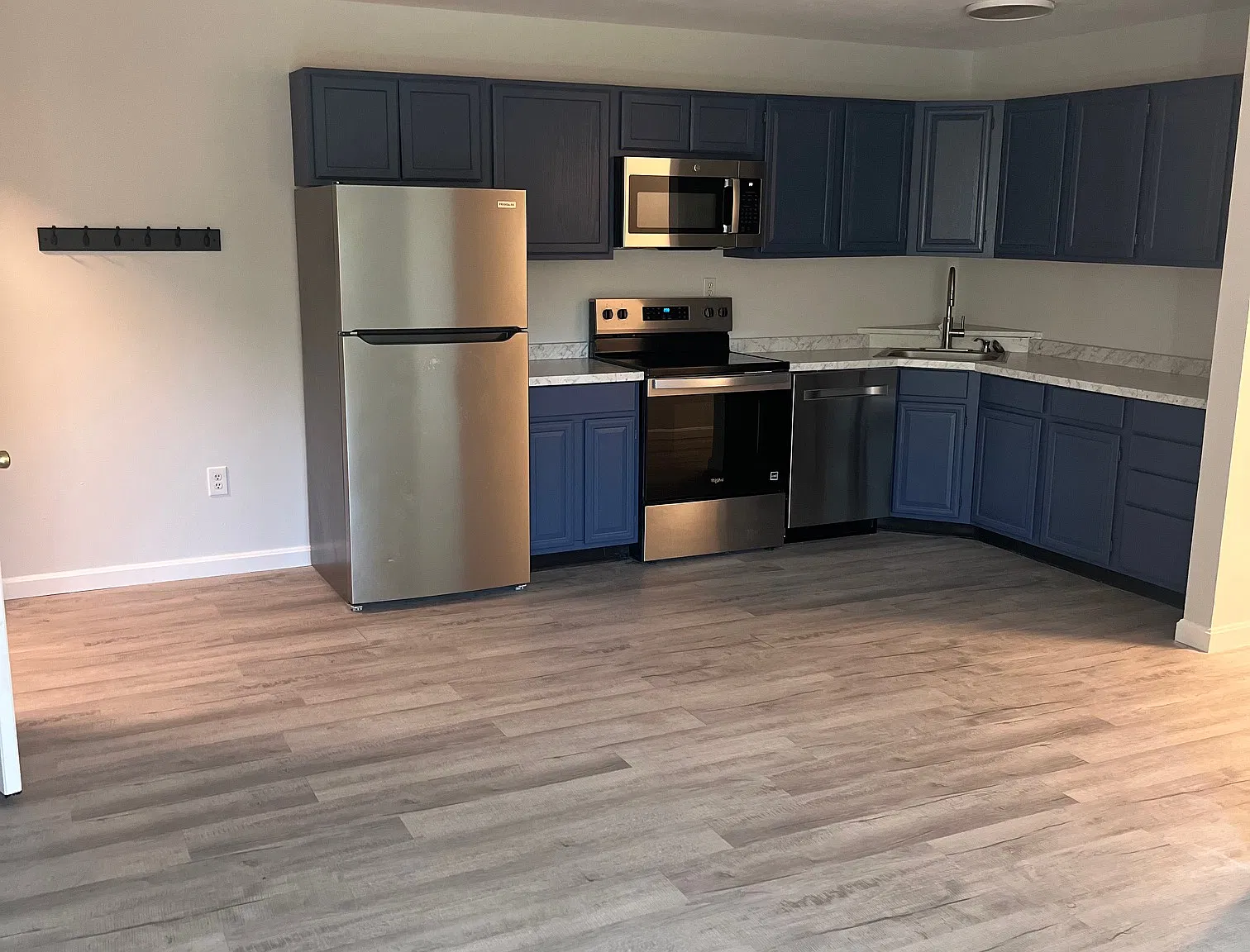 2 bed, 1036 sqft, $2,300 — Photo 4