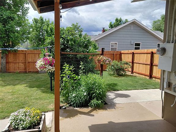3rd image of 814 1st St W