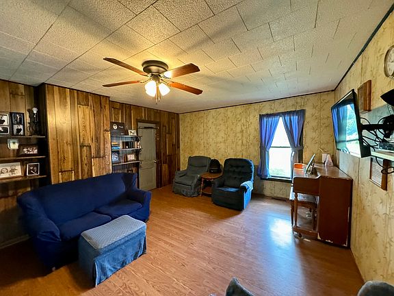 4th image of 611 W Lincoln Ave