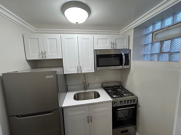 3rd image of 5206 S Harper Ave #110