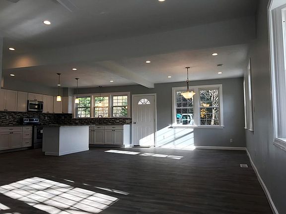 4th image of 4 Southworth St