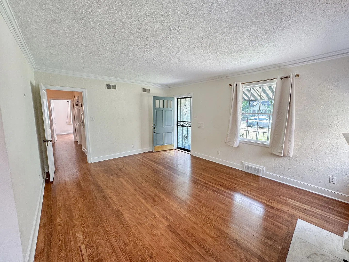 Charming 3 Bedroom, 1 bath in Midtown Memphis — Photo 3