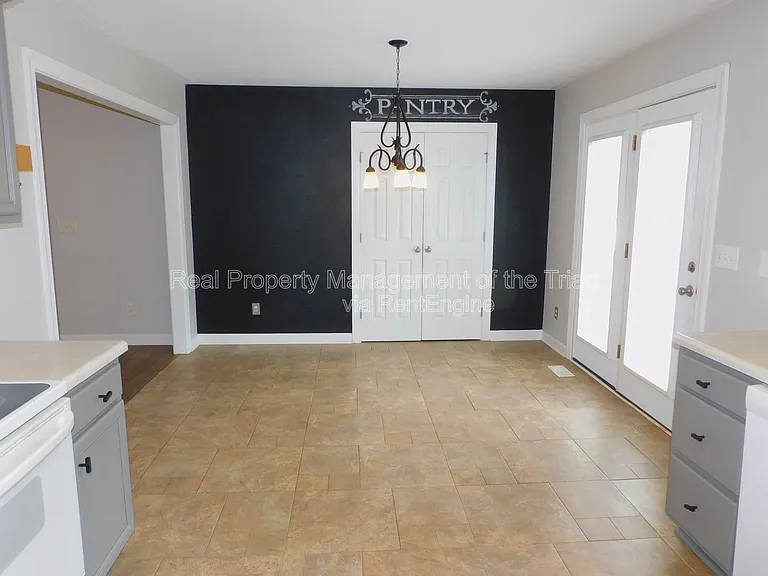 2804 Mitchell Wood Dr — Photo 9