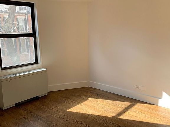 3rd image of 220 E 63rd St APT 3B