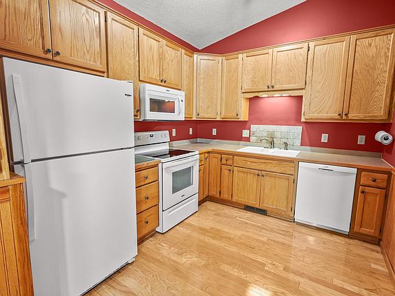5th image of 937 14th Ln SE