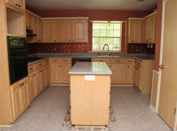 4th image of 209 Pebble Creek St