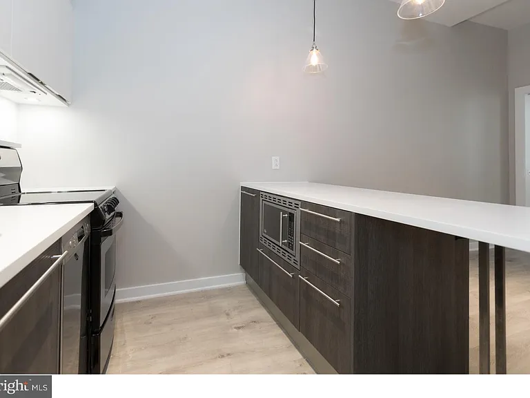 1602 Sansom St #2 — Photo 3