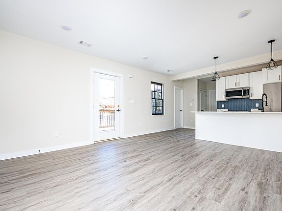 5th image of 307 N Loudoun St