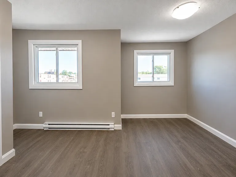 735 Lasalle Blvd — Photo 10