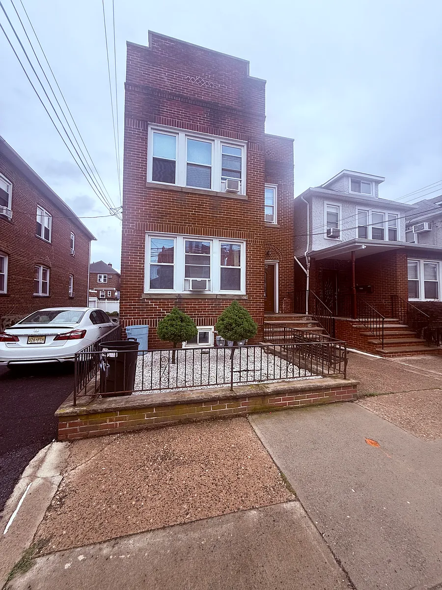 Building Photo - 8804 3rd Ave