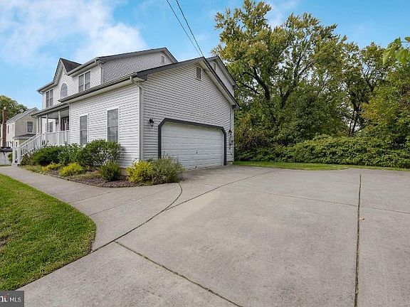 2nd image of 712 Woodland Ave