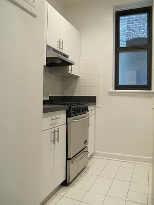 Rented by Metropolis Real Estate of Manhattan | media 10