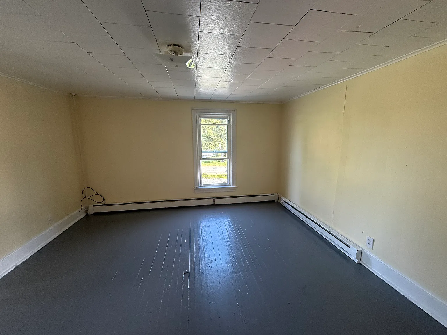 3 bed, 750 sqft, $900 — Photo 2