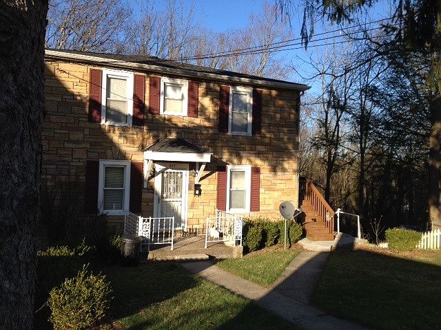 2nd image of 217 Mercer St #3