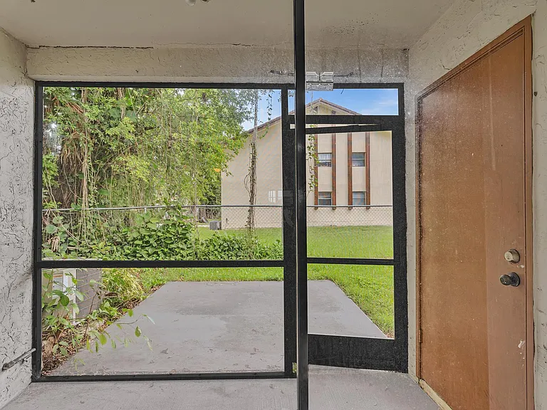 2510 Riverside Dr #2510 — Photo 16