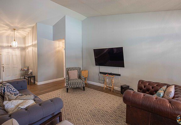 5th image of 2217 Pepper Dr