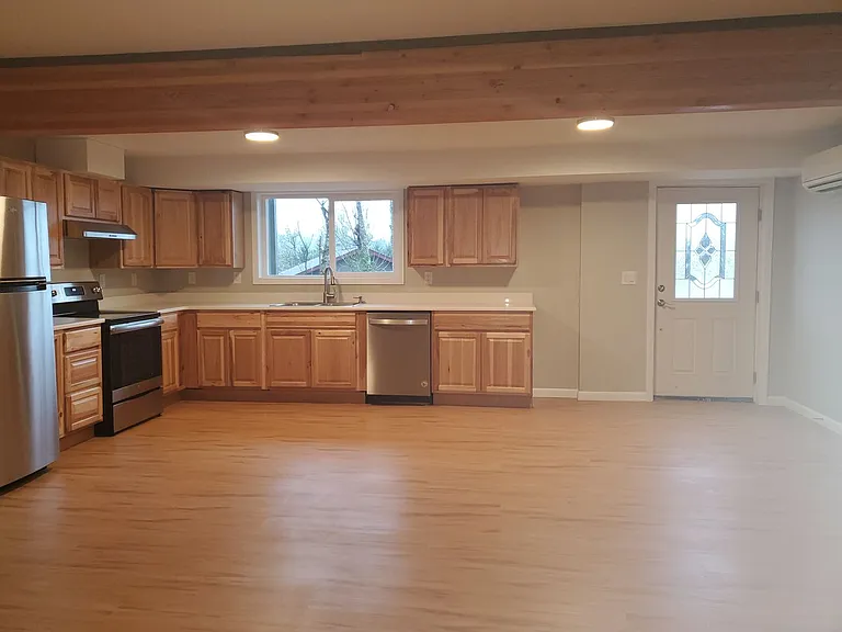 990 Mountain View Rd — Photo 3