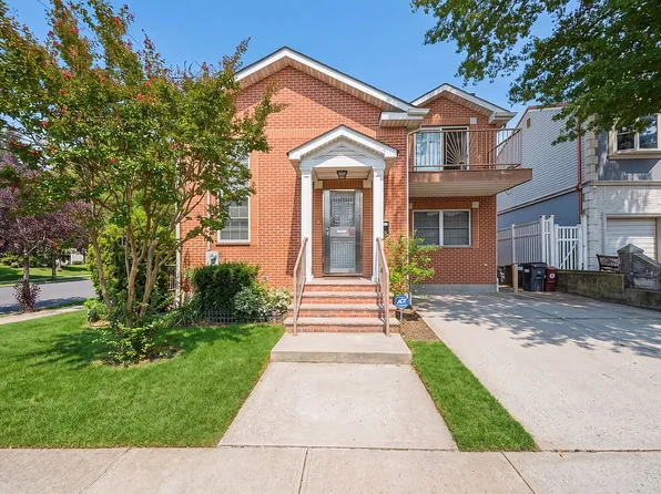 5703 157th St, Flushing, NY 11355