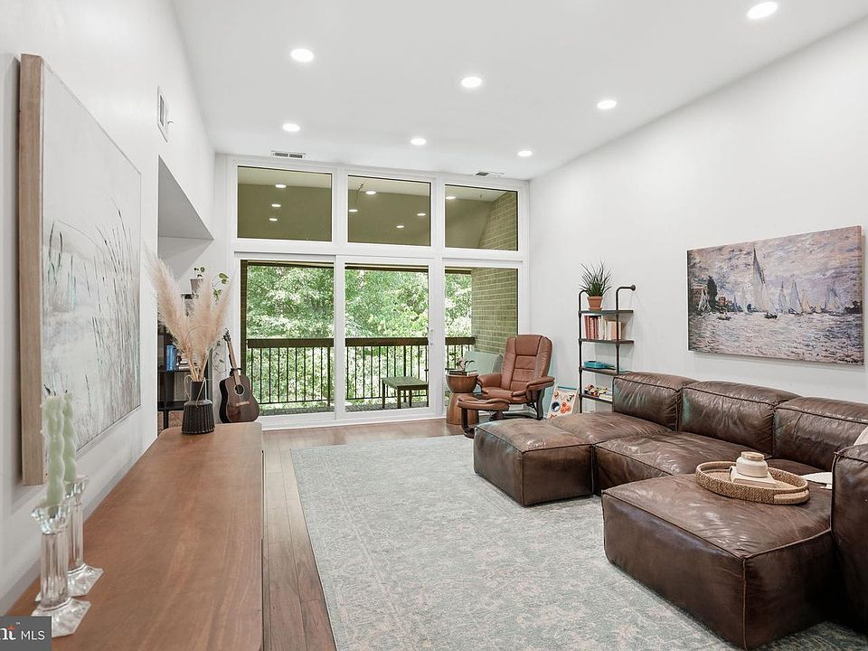 1st image of 1663 Parkcrest Cir